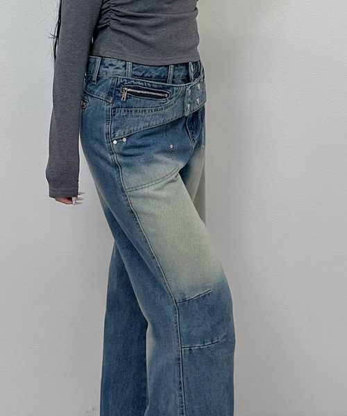 FOLLOWIN(フォロウィン)の「クロスベルト フレアデニムパンツ(デニムパンツ・レディース・ブルー/ブラック・LARGE/MEDIUM/SMALL)」の18枚目の写真