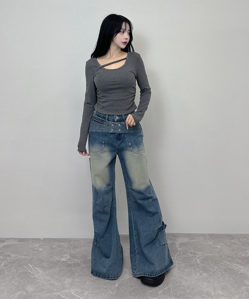 FOLLOWIN(フォロウィン)の「クロスベルト フレアデニムパンツ(デニムパンツ・レディース・ブルー/ブラック・LARGE/MEDIUM/SMALL)」の13枚目の写真