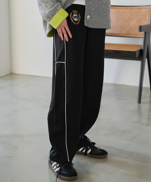 ATHLETA（アスレタ）の「［ athleta ］トラックカーブパンツ（その他パンツ・レディース・ブラック/ネイビー・M/L）」の4枚目の写真