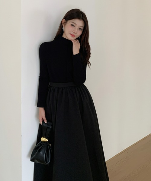 by LEGNA(バイレグナ)の「タートルネックドッキングロングワンピース(ワンピース・レディース・ブラック/ブラック×ベージュ・LARGE/MEDIUM)」の3枚目の写真