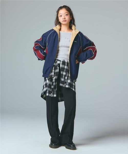 X-girl（エックスガール）の「DISTRESSED LOGO PATCH L/S COMPACT TOP（Tシャツ/カットソー・レディース・グレー/ブラウン・ONE SIZE）」の7枚目の写真