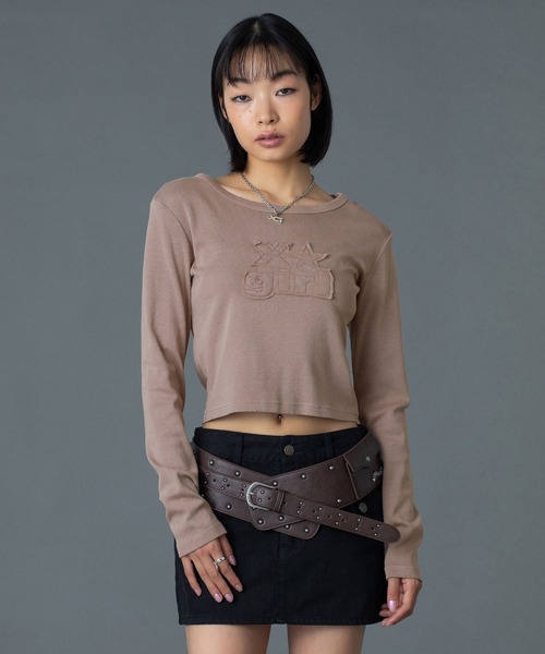 X-girl（エックスガール）の「DISTRESSED LOGO PATCH L/S COMPACT TOP（Tシャツ/カットソー・レディース・グレー/ブラウン・ONE SIZE）」の14枚目の写真