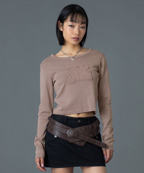 X-girl（エックスガール）の「DISTRESSED LOGO PATCH L/S COMPACT TOP（Tシャツ/カットソー・レディース・グレー/ブラウン・ONE SIZE）」の15枚目の写真
