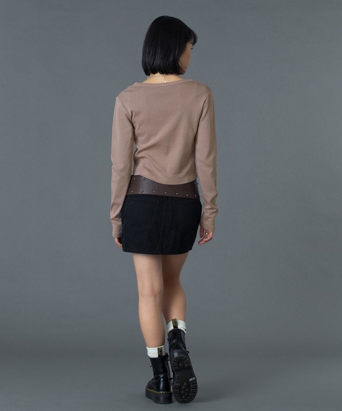 X-girl（エックスガール）の「DISTRESSED LOGO PATCH L/S COMPACT TOP（Tシャツ/カットソー・レディース・グレー/ブラウン・ONE SIZE）」の22枚目の写真