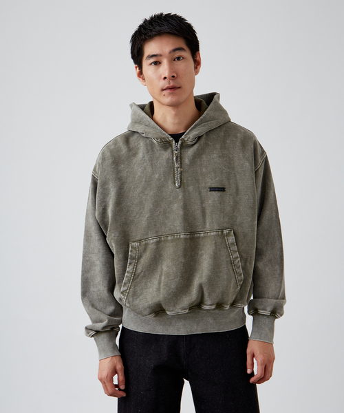 B.C STOCK(ベーセーストック)の「【ANTS & ELEPHANTS】フェード加工 ハーフジップパーカー(パーカー・メンズ・ブラック/グレー/レッド/カーキ・MEDIUM/LARGE)」の4枚目の写真