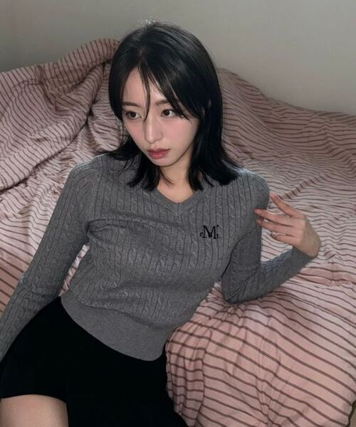 MUCENT（ムセント）の「プリムローズVネッククロップニット（7カラー）（ニット/セーター・レディース・ダークブラウン/ピンク/グリーン/ホワイト/ブラック/アイボリー/グレー・FREE）」の21枚目の写真
