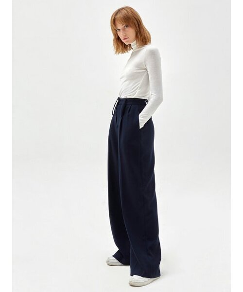 HAVELESS(ハブレス)の「BELTED POINTED WIDE-LEG TROUSERS NAVY(スラックス・レディース・その他・SMALL/MEDIUM)」の4枚目の写真