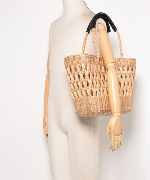 LILA&FLEUR(リラアンドフルール)の「Water Hyacints Bias Basket/ L(かごバッグ・レディース・ナチュラル・LARGE)」の6枚目の写真