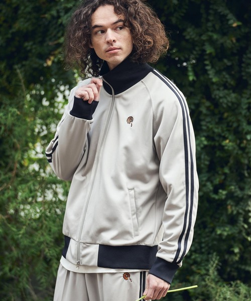UN-FILLED(アンフィルド)の「mj11350- GARBERA EMB TRACK JACKET トラックジャケット(SDUF-2607)(その他アウター・メンズ・グレー系その他/ベージュ系その他/ブラック×ホワイト・XL/L/M)」の1枚目の写真