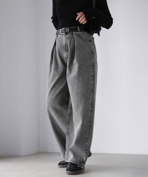 Riberry(リベリー)の「デニムタックカーブパンツ(デニムパンツ・レディース・ブルー/ブラック/ネイビー・FREE)」の4枚目の写真