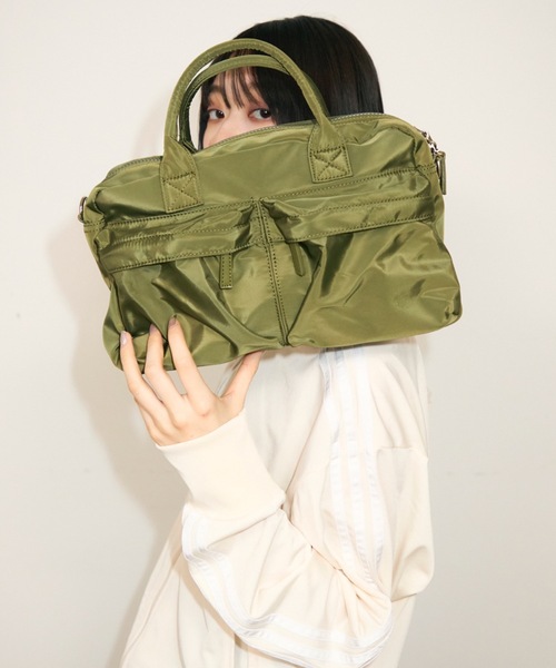 TONER（トナー）の「2WAYナイロンダブルポケットボストンバッグ/ロゴプレート付き（ボストンバッグ・レディース・ブラック/カーキ/グレー/ホワイト・FREE）」の4枚目の写真