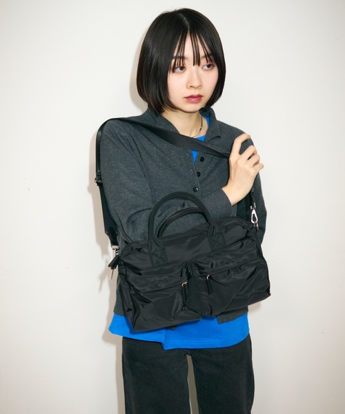 TONER（トナー）の「2WAYナイロンダブルポケットボストンバッグ/ロゴプレート付き（ボストンバッグ・レディース・ブラック/カーキ/グレー/ホワイト・FREE）」の7枚目の写真