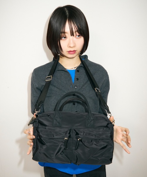 TONER（トナー）の「2WAYナイロンダブルポケットボストンバッグ/ロゴプレート付き（ボストンバッグ・レディース・ブラック/カーキ/グレー/ホワイト・FREE）」の11枚目の写真