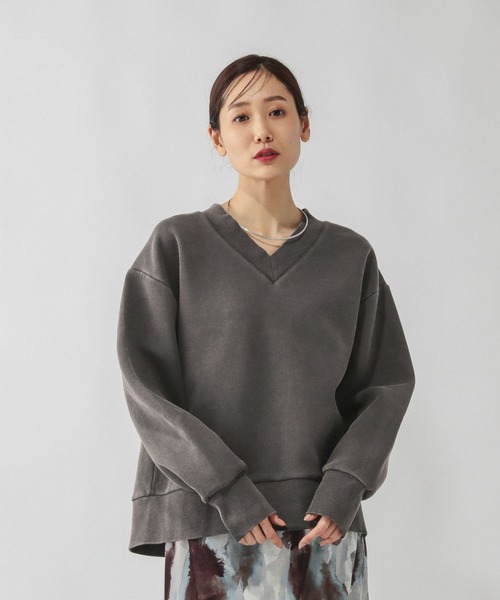 GLOBAL WORK（グローバルワーク）の「加工ダンボールVネックプルオーバー/643004（スウェット・レディース・サックスブルー系/グレイッシュベージュ/スミクロ・LARGE/MEDIUM）」の2枚目の写真