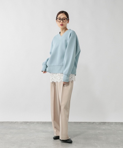GLOBAL WORK（グローバルワーク）の「加工ダンボールVネックプルオーバー/643004（スウェット・レディース・サックスブルー系/グレイッシュベージュ/スミクロ・LARGE/MEDIUM）」の22枚目の写真