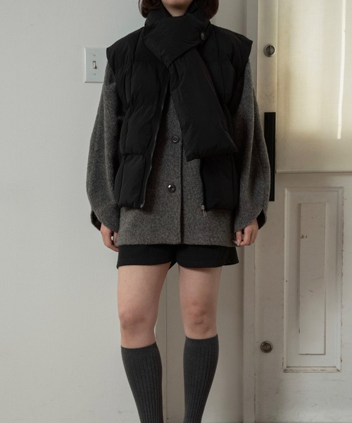 lawgy(ラウジー)の「muffler set round hem quilting vest / マフラーセットラウンドヘムキルティングベスト(その他アウター・レディース・アイボリー/ブラック/ブラウン・FREE)」の9枚目の写真