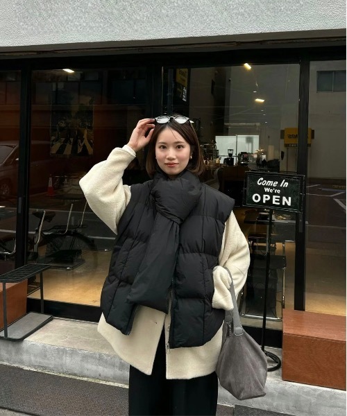 lawgy（ラウジー）の「muffler set round hem quilting vest / マフラーセットラウンドヘムキルティングベスト（その他アウター・レディース・アイボリー/ブラック/ブラウン・FREE）」の20枚目の写真