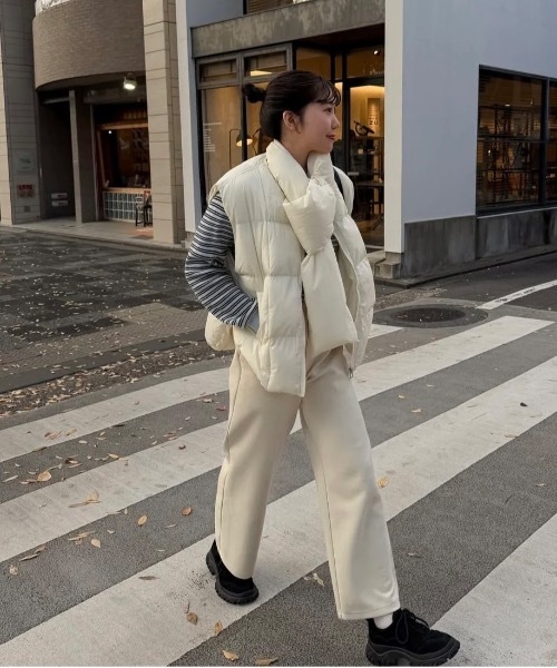 lawgy（ラウジー）の「muffler set round hem quilting vest / マフラーセットラウンドヘムキルティングベスト（その他アウター・レディース・アイボリー/ブラック/ブラウン・FREE）」の15枚目の写真