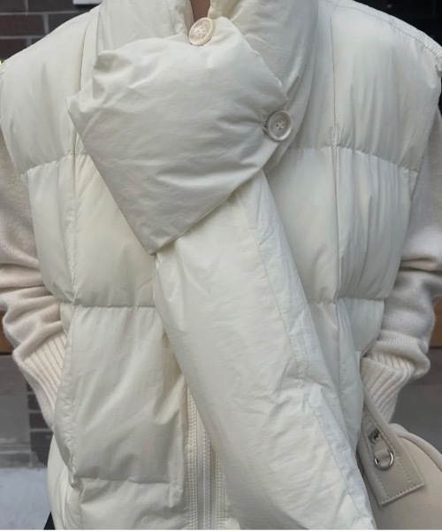 lawgy（ラウジー）の「muffler set round hem quilting vest / マフラーセットラウンドヘムキルティングベスト（その他アウター・レディース・アイボリー/ブラック/ブラウン・FREE）」の19枚目の写真