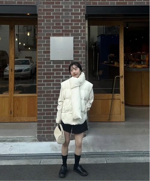 lawgy（ラウジー）の「muffler set round hem quilting vest / マフラーセットラウンドヘムキルティングベスト（その他アウター・レディース・アイボリー/ブラック/ブラウン・FREE）」の17枚目の写真