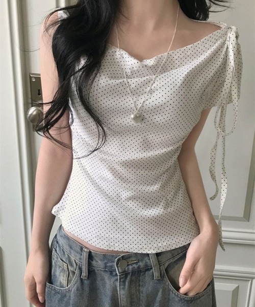 Mejoul(メジュール)の「【2026春夏新作】3wayドット柄アシンメトリーオフショルダーレースアップ Tシャツ(Tシャツ/カットソー・レディース・ピンク/ホワイト/ブラック・L/M)」の2枚目の写真