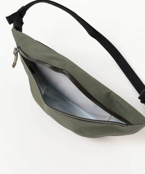 ARC'TERYX(アークテリクス)の「ARCTERYX / Granville Crossbody Bag(ボディバッグ/ウエストポーチ・メンズ・ブラック・ONE SIZE)」の2枚目の写真