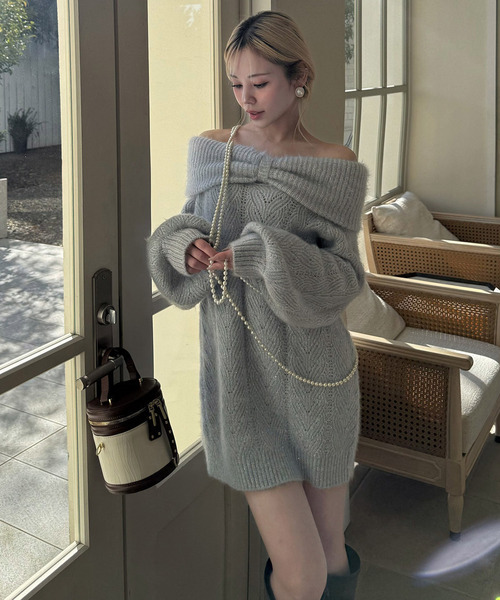 ROYAL PARTY(ロイヤルパーティー)の「ビッグリボンオフショルニットミニワンピース(ワンピース・レディース・ブルー/オフホワイト/ベージュ・FREE)」の3枚目の写真