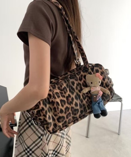 Vipoa(ヴィポア)の「leopard shoulder bag(ショルダーバッグ・レディース・グレー/ブラウン・FREE)」の1枚目の写真