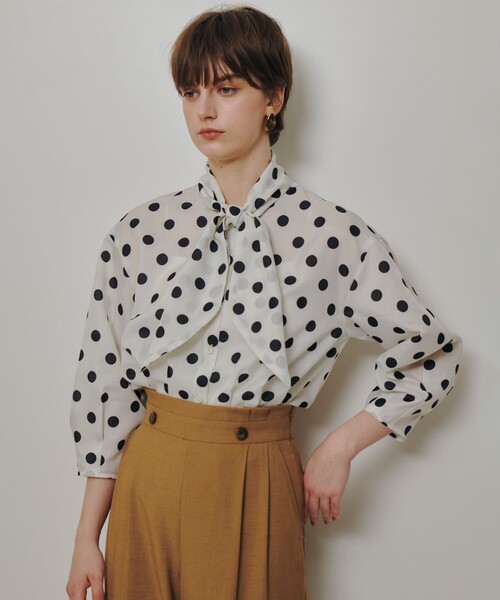 allureville（アルアバイル）の「ポルカドットブラウス（シャツ/ブラウス・レディース・アイボリー/ネイビー・2）」の5枚目の写真