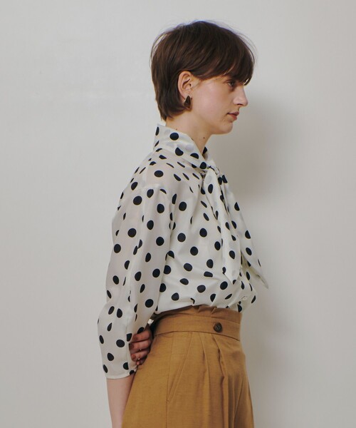 allureville（アルアバイル）の「ポルカドットブラウス（シャツ/ブラウス・レディース・アイボリー/ネイビー・2）」の6枚目の写真