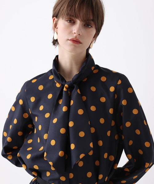 allureville（アルアバイル）の「ポルカドットブラウス（シャツ/ブラウス・レディース・アイボリー/ネイビー・2）」の2枚目の写真