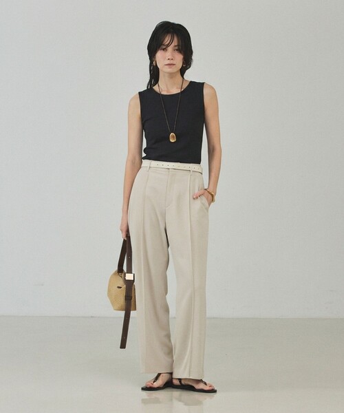 qualite（カリテ）の「【前後で着用可能！新色追加】2WAYスクエアノースリーブニット/インナー/春服/夏服/オフィスカジュアル（タンクトップ・レディース・ブルー/オフホワイト/ブラック・フリー）」の6枚目の写真