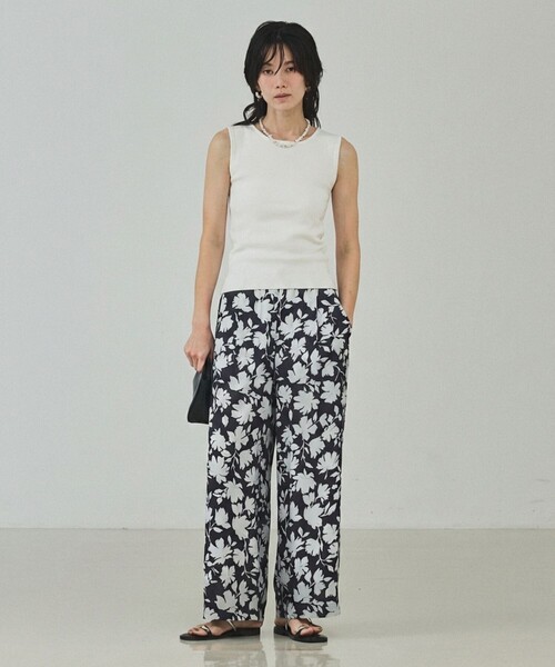 qualite（カリテ）の「【前後で着用可能！新色追加】2WAYスクエアノースリーブニット/インナー/春服/夏服/オフィスカジュアル（タンクトップ・レディース・ブルー/オフホワイト/ブラック・フリー）」の7枚目の写真
