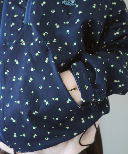 common gull products.(コモンガルプロダクツ)の「誰かと笑った午後に着るジャケット、芽心(ナイロンジャケット・レディース・ネイビー/ホワイト系・SMALL/MEDIUM/LARGE)」の4枚目の写真