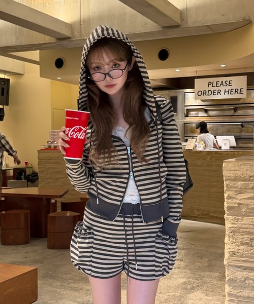 RAY CASSIN（レイカズン）の「【セットアップで着られる】ボーダーパーカー（パーカー・レディース・ホワイト系その他2/グレー系その他2/ベージュ系その他2・FREE）」の3枚目の写真