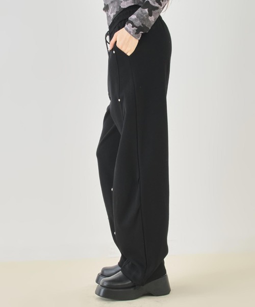 ANAP(アナップ)の「スタッズデザインボンディングスウェットパンツ 【セットアップ対応】(スウェットパンツ・レディース・アイボリー/カーキ/ブラック・F)」の11枚目の写真