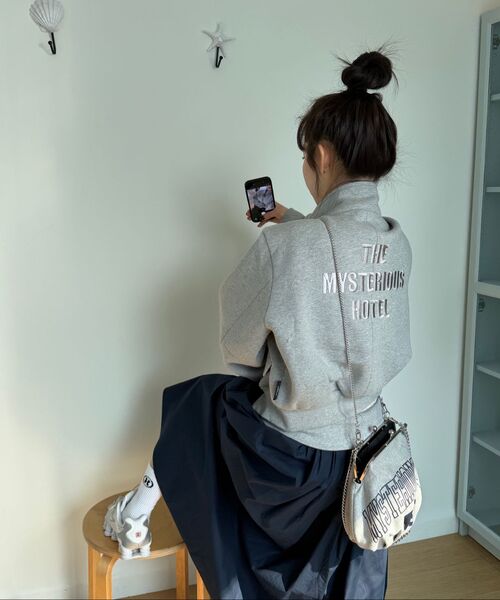 THE MYSTERIOUS HOTEL（ザミステリアスホテル）の「CROPPED BOMBER JK [GREY]（その他アウター・レディース・その他・FREE）」の3枚目の写真