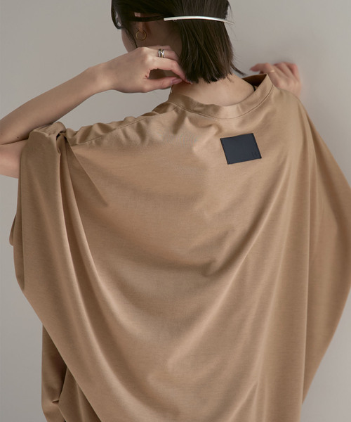 COGTHEBIGSMOKE(コグザビッグスモーク)の「COG THE BIGSMOKE/コグザビッグスモーク NARIAH TUCKED SLEEVE TOP(Tシャツ/カットソー・レディース・ベージュ/ホワイト/ブラック・FREE)」の18枚目の写真