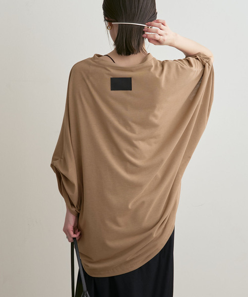 COGTHEBIGSMOKE(コグザビッグスモーク)の「COG THE BIGSMOKE/コグザビッグスモーク NARIAH TUCKED SLEEVE TOP(Tシャツ/カットソー・レディース・ベージュ/ホワイト/ブラック・FREE)」の5枚目の写真