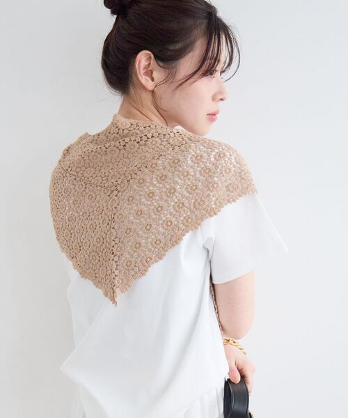 le.coeur blanc(ルクールブラン)の「《WEB限定アイテム》レース三角ストール(ストール/ショール・レディース・オフホワイト/ブラック/ベージュ・FREE)」の13枚目の写真