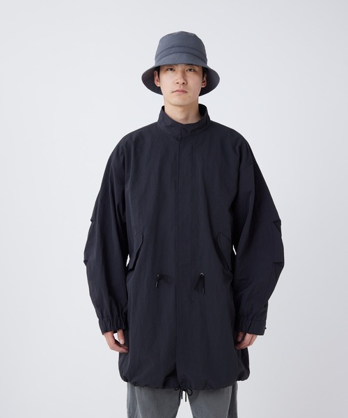 Snow Peak（スノーピーク）の「Snow Peak / Nylon Washer Coat ナイロンワッシャーコート（ナイロンジャケット・メンズ・グレイッシュベージュ/ブラック/チャコール・M/L/S）」の2枚目の写真