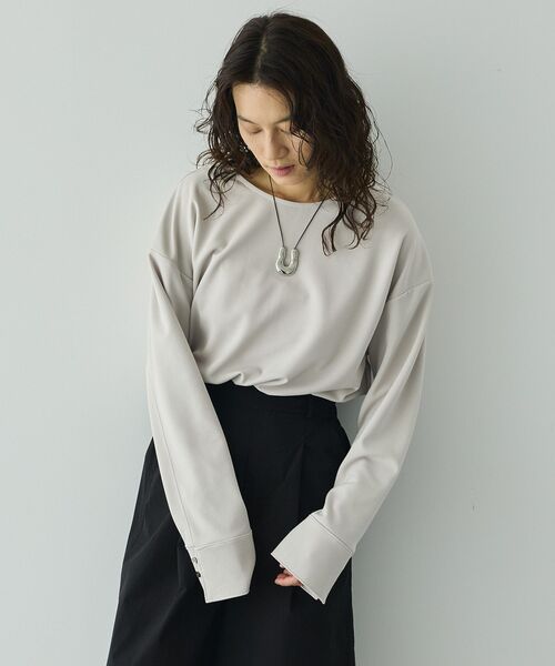 GARAGE OF GOOD CLOTHING（ガレージオブグッドクロージング）の「【日本製】ジョーゼットジャージ-2WayTブラウス（シャツ/ブラウス・レディース・ベージュ/ホワイト・FREE）」の2枚目の写真