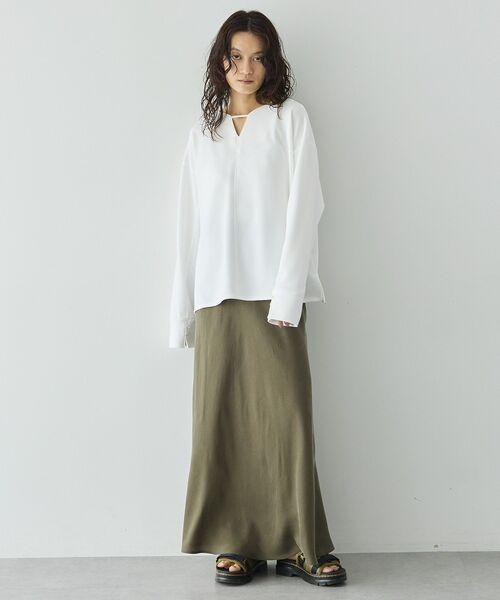 GARAGE OF GOOD CLOTHING（ガレージオブグッドクロージング）の「【日本製】ジョーゼットジャージ-2WayTブラウス（シャツ/ブラウス・レディース・ベージュ/ホワイト・FREE）」の8枚目の写真