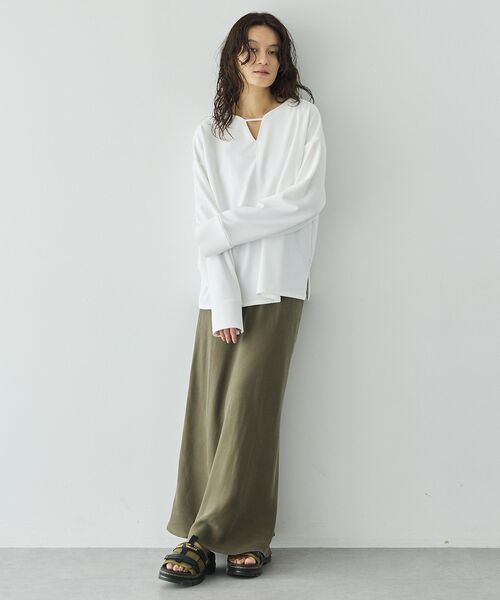 GARAGE OF GOOD CLOTHING（ガレージオブグッドクロージング）の「【日本製】ジョーゼットジャージ-2WayTブラウス（シャツ/ブラウス・レディース・ベージュ/ホワイト・FREE）」の9枚目の写真