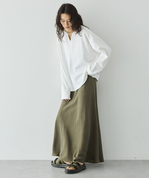 GARAGE OF GOOD CLOTHING（ガレージオブグッドクロージング）の「【日本製】ジョーゼットジャージ-2WayTブラウス（シャツ/ブラウス・レディース・ベージュ/ホワイト・FREE）」の10枚目の写真