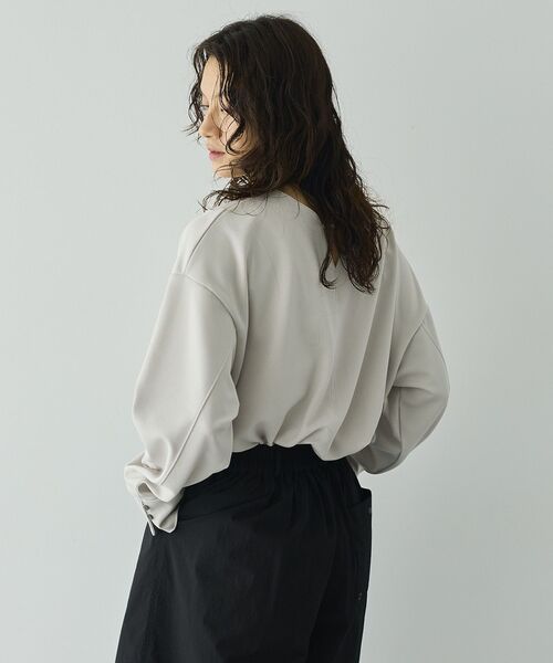 GARAGE OF GOOD CLOTHING（ガレージオブグッドクロージング）の「【日本製】ジョーゼットジャージ-2WayTブラウス（シャツ/ブラウス・レディース・ベージュ/ホワイト・FREE）」の17枚目の写真