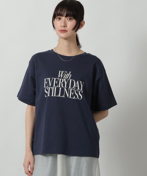 LAKOLE(ラコレ)の「アソートロゴプリントT / 660032(Tシャツ/カットソー・レディース・グレー/オフホワイト/ネイビー/ベージュ・FREE)」の4枚目の写真