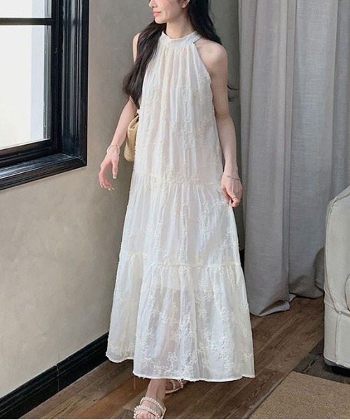 &soiree(アンドソワレ)の「ハイネックノースリーブフレアワンピース(ワンピース・レディース・アイボリー・X-LARGE/LARGE/MEDIUM/SMALL)」の3枚目の写真