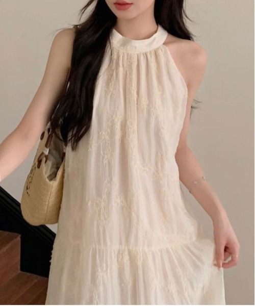 &soiree(アンドソワレ)の「ハイネックノースリーブフレアワンピース(ワンピース・レディース・アイボリー・X-LARGE/LARGE/MEDIUM/SMALL)」の5枚目の写真