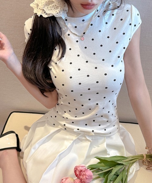 SallyLunn(サリーラン)の「【きれいめにもカジュアルにも♪】フレンチスリーブ ドットカットソー(Tシャツ/カットソー・レディース・ホワイト/ブラック・MEDIUM/LARGE)」の4枚目の写真
